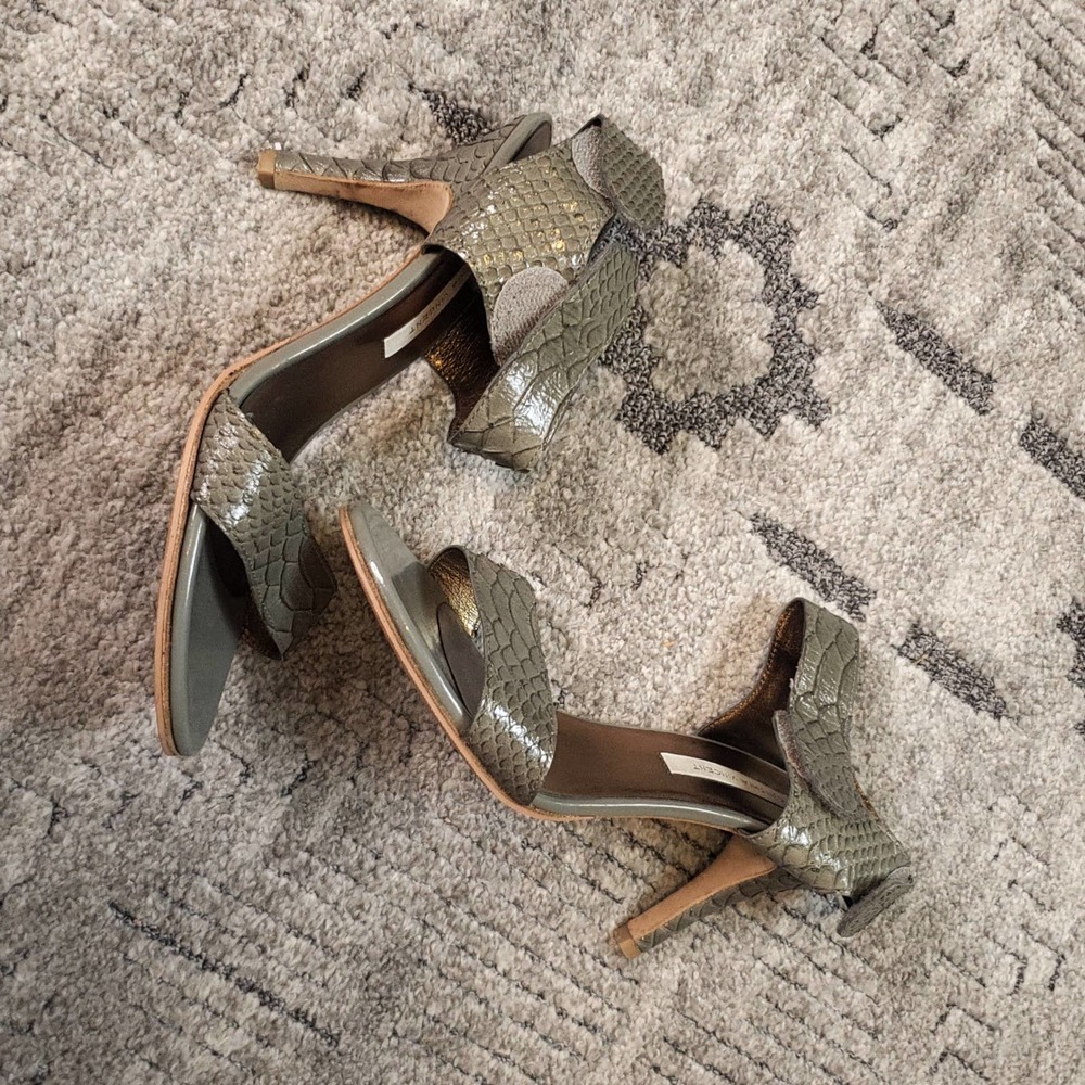 Cynthia Vincent Croc Green Sandals Siz 9 - Picture 2 of 8